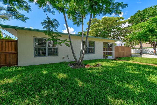 Building Photo - 244 Greymon Dr