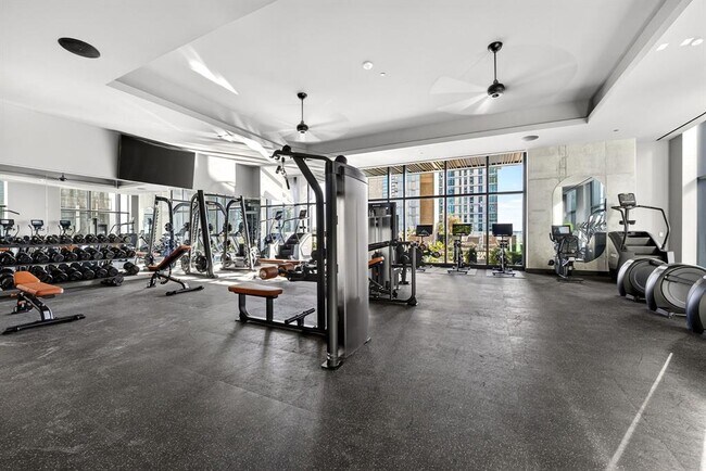 Building Photo - 610 Davis St