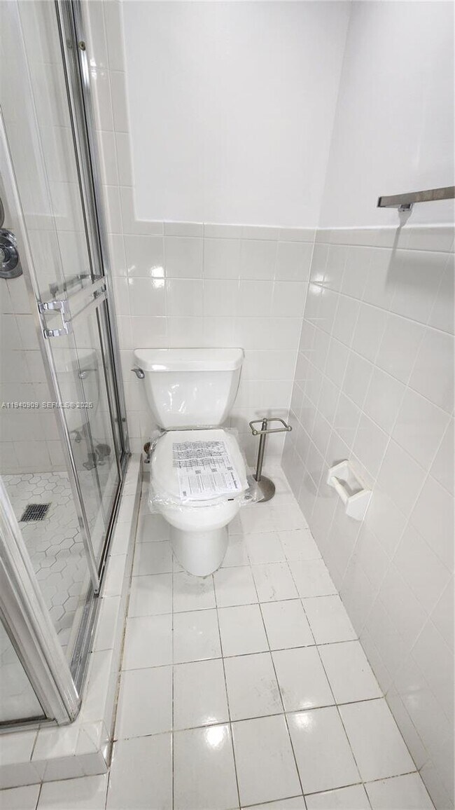 Building Photo - 1020 94th St