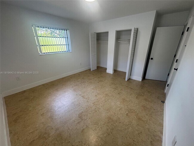 Building Photo - 810 NW 31st Ave