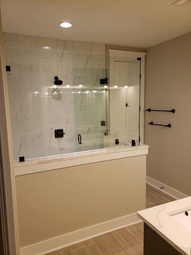 Building Photo - Charming 3-Bedroom, 2.5-Bath Home in Prime Downtown Nashville Location