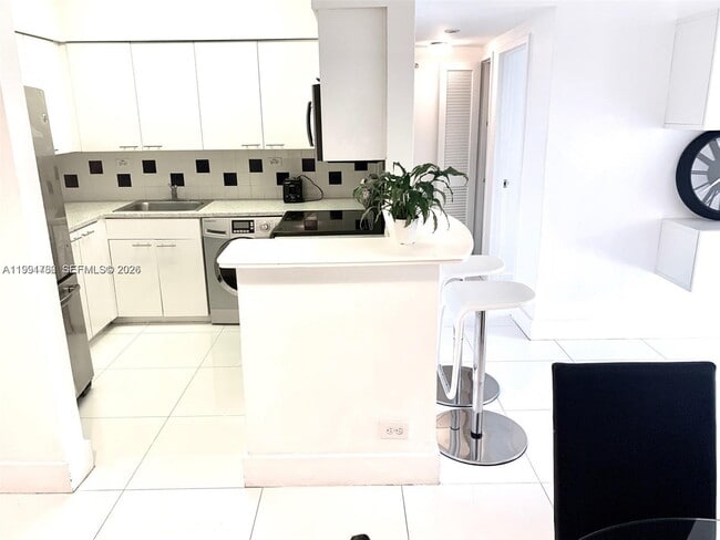 Building Photo - 1500 Bay Rd