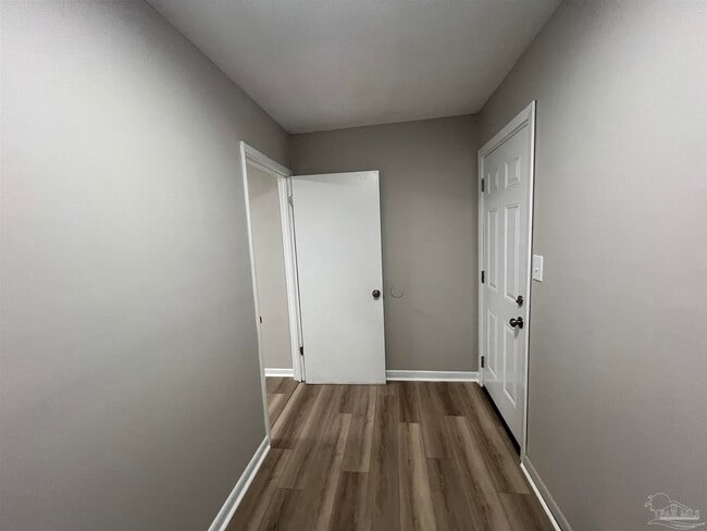 Building Photo - 821 Calhoun Ave