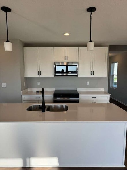 Building Photo - 1428 Vantage Dr