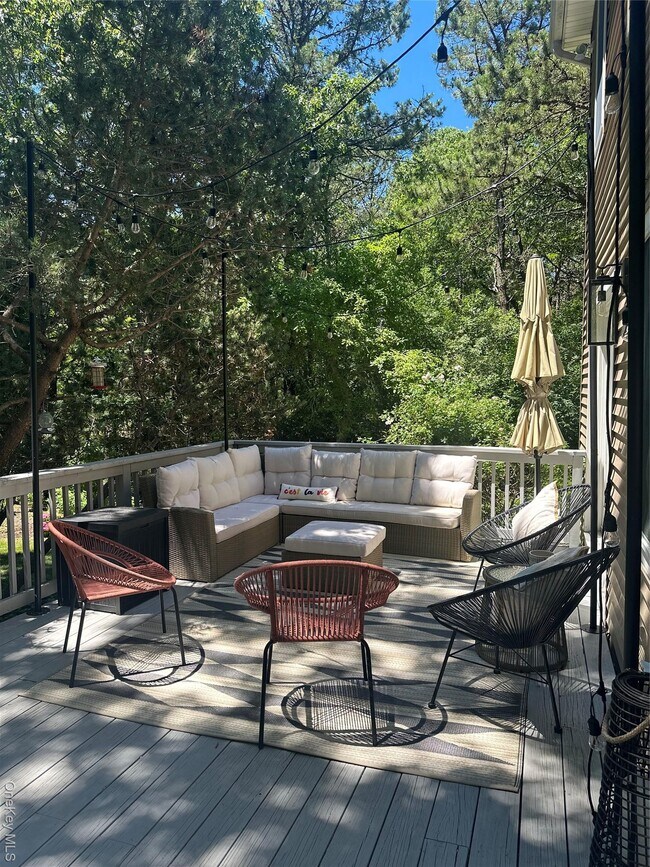 Building Photo - 3 1st Pl