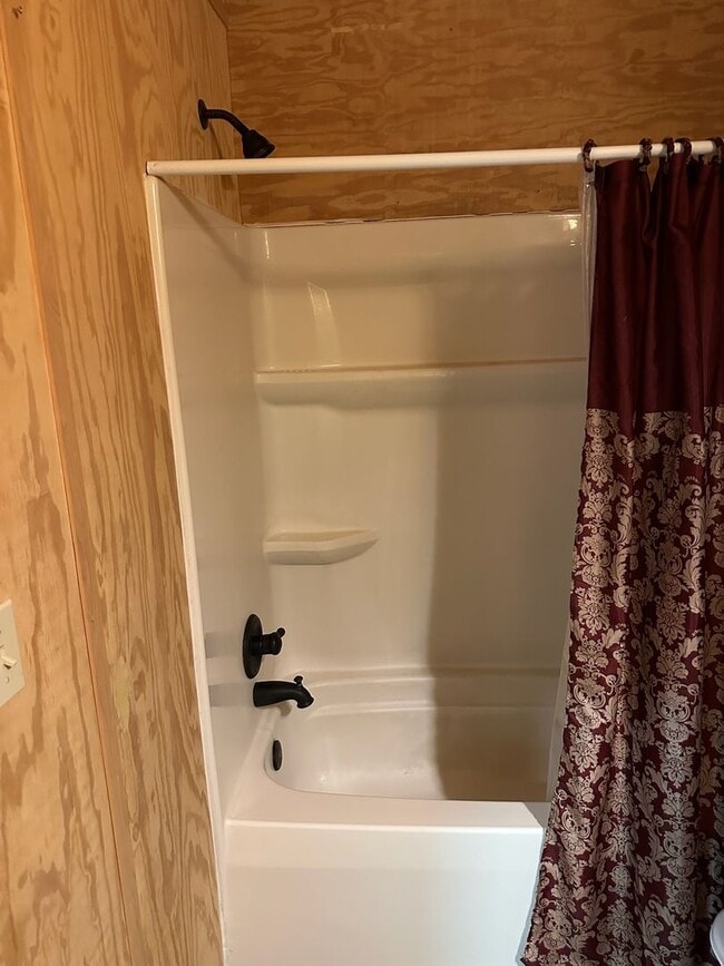 Building Photo - FULLY FURNISHED ONE BEDROOM APARTMENT