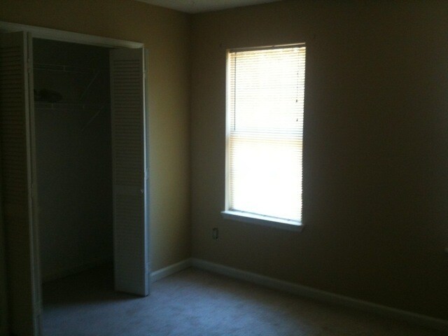 Building Photo - 101 Autumn Leaf