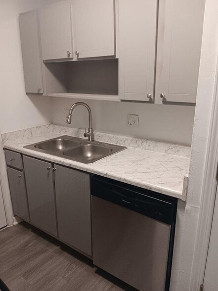 2BD Kitchen - Pinetree Place Apartments