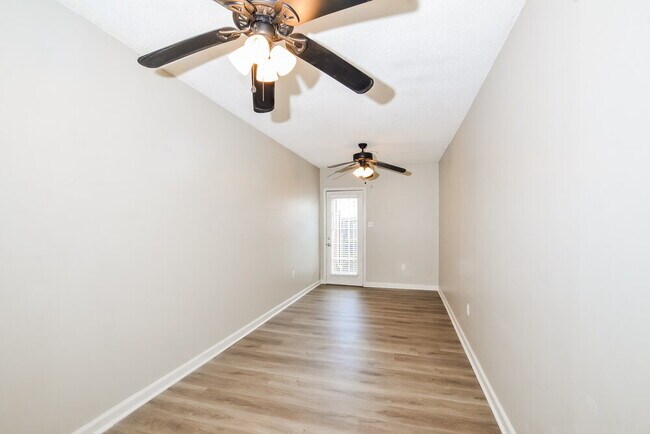 Building Photo - 6828 Shorey Ln