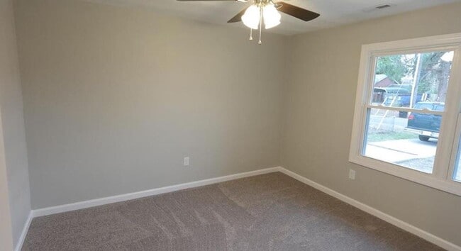 Building Photo - Beautifully Renovated Ranch-Style Home in ...