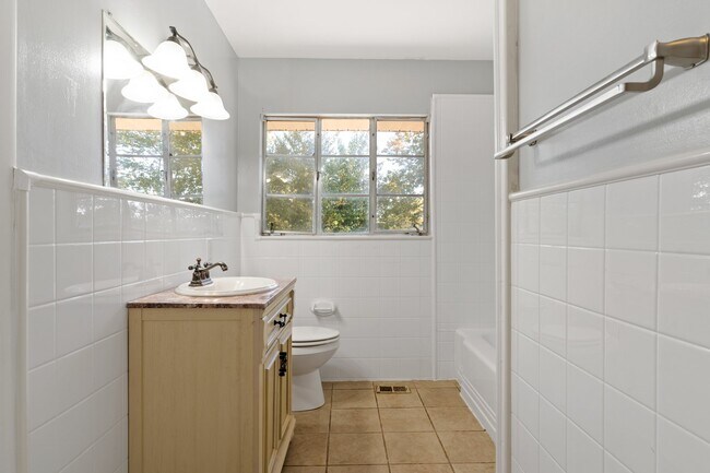 Building Photo - 603 Bitsy Ln