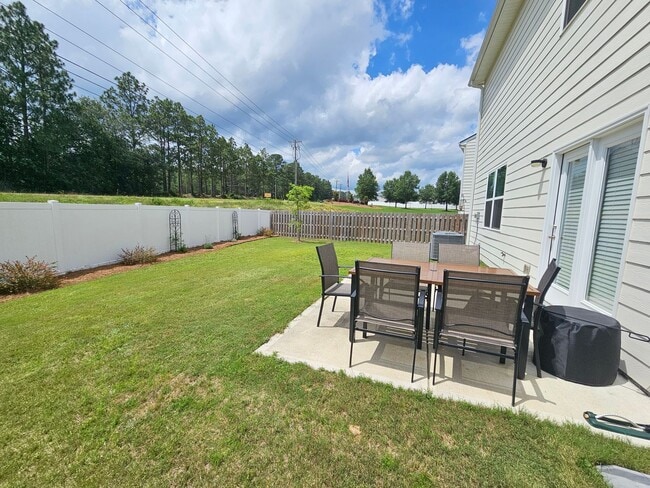 Building Photo - Beautiful Home 4 Bedroom 2.5 Bath