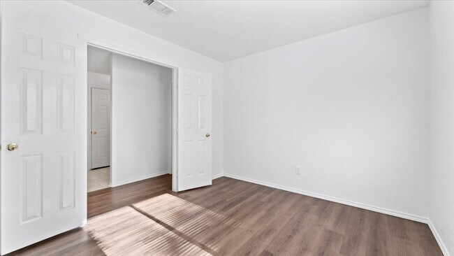 Building Photo - 111 N Misty Dawn Dr