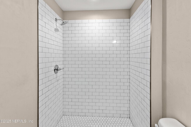 Building Photo - 442 SW Naha St