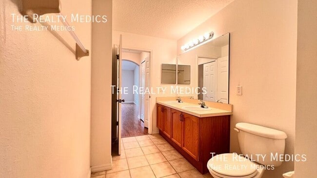 Building Photo - 3658 Oakdale Cir