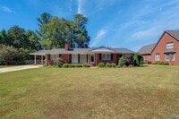Building Photo - 1905 Country Club Rd SE