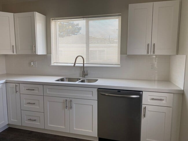 Building Photo - Completely Remodeled 4 Bed Home