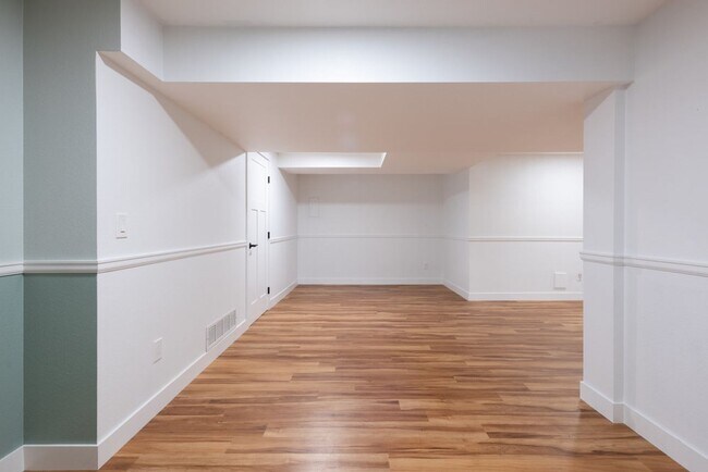 Building Photo - 5 Bedroom 2.5 Bath Retreat in Prime Arvada...