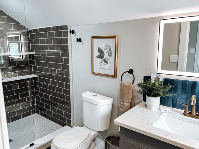 Building Photo - 3923 Victory Blvd