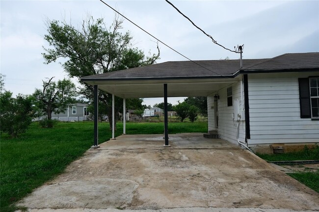 Building Photo - 1778 Farm to Market Rd 1704