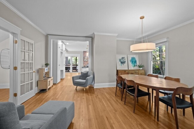 Building Photo - Stunning Historic 4-bedroom home in W Trin...