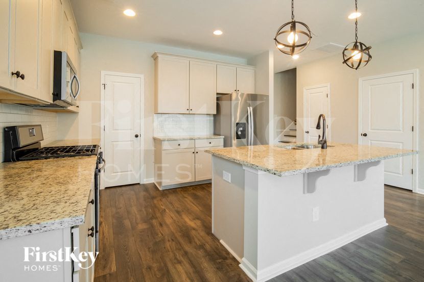 Building Photo - 614 Pendleton Dr