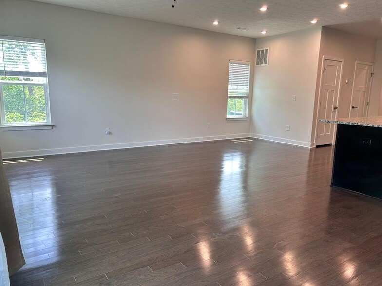 Building Photo - 4780 Kugler Ct