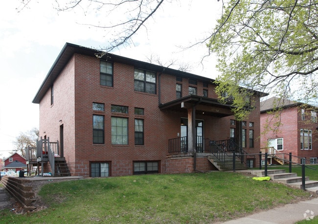 Primary Photo - 121 Niagara St