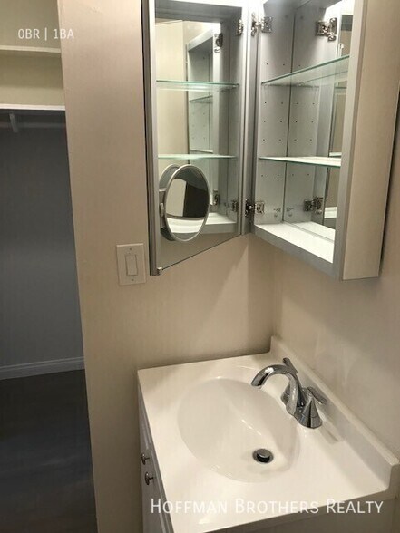 Building Photo - 2611 S Sepulveda Blvd