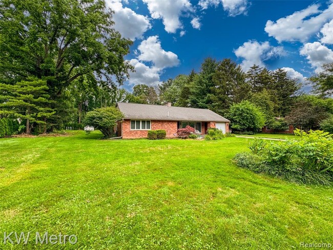 Building Photo - 4096 Chestnut Hill Dr