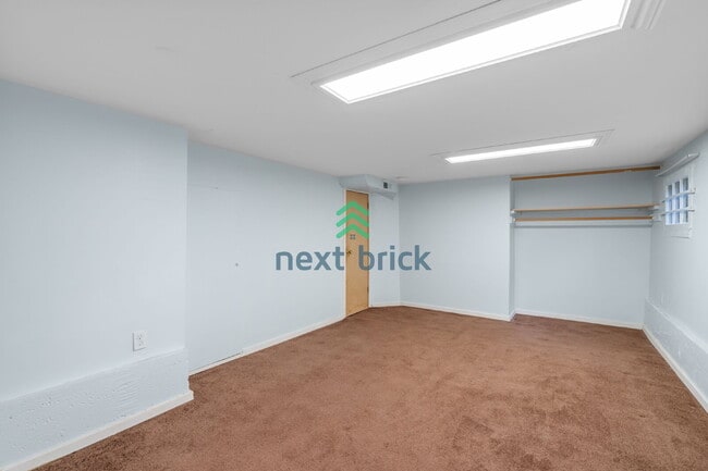 Building Photo - A beautiful 3 bed and 1 bathroom house for rent