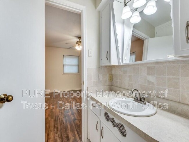 Building Photo - 1224 Parkwood Pl