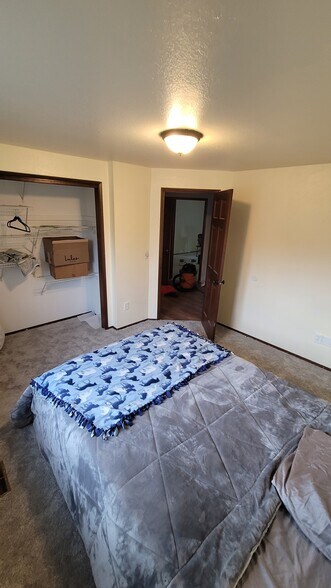 Upstairs Bedroom - 9905 157th St E