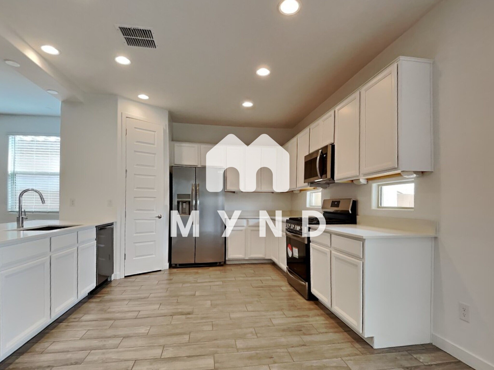 Building Photo - 9513 W Turney Ave