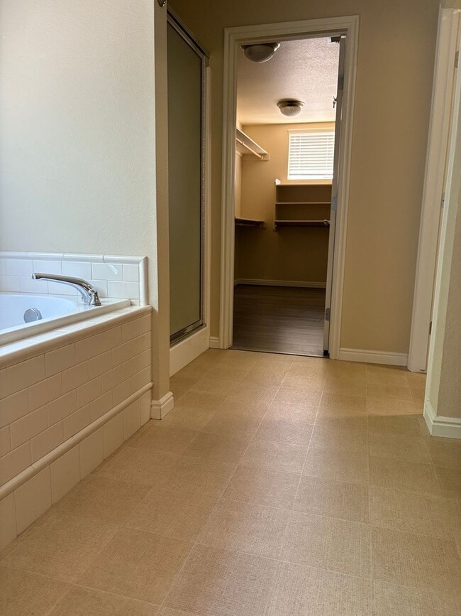 Building Photo - "Luxury Living: Stunning home with marble counter tops & Fireplace!"