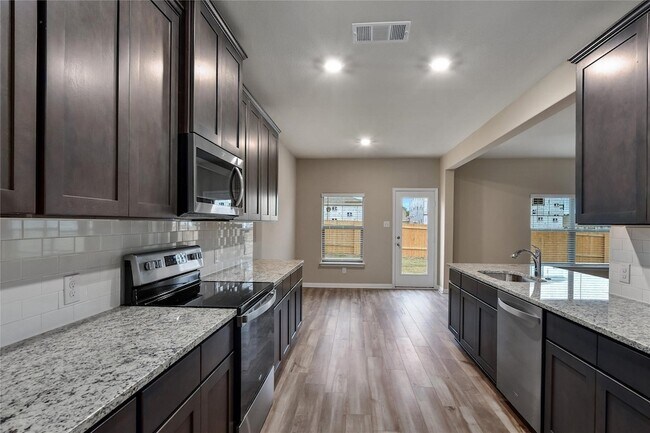 Building Photo - 290 Moonstone Way