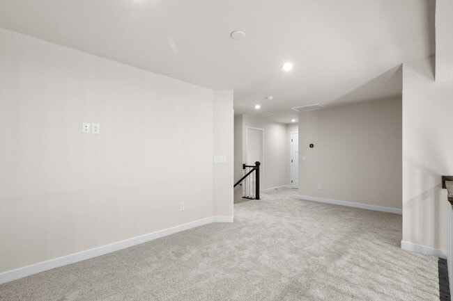 Building Photo - 2600 Elowen Ln