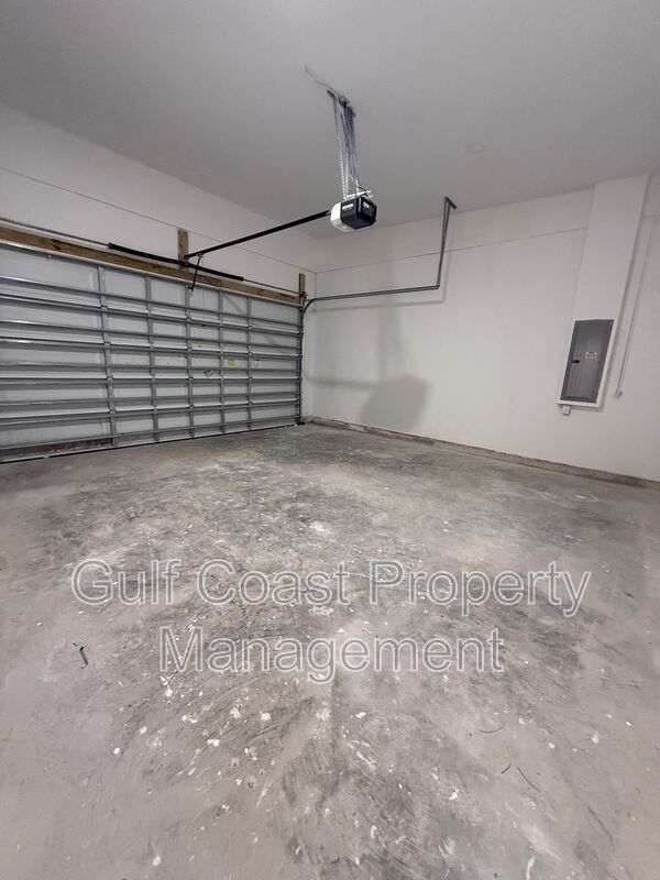 Building Photo - 2052 NE 18th Terrace