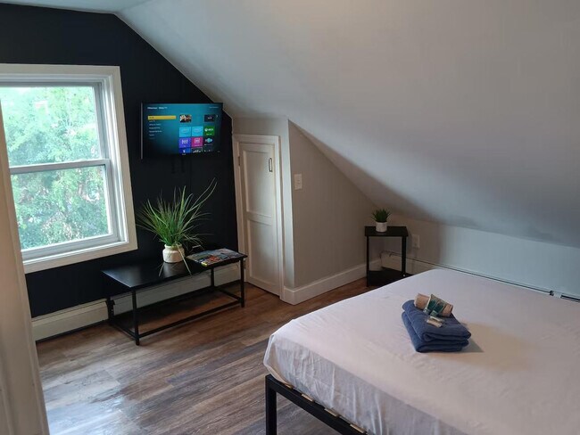 Building Photo - 20 Hawkins St