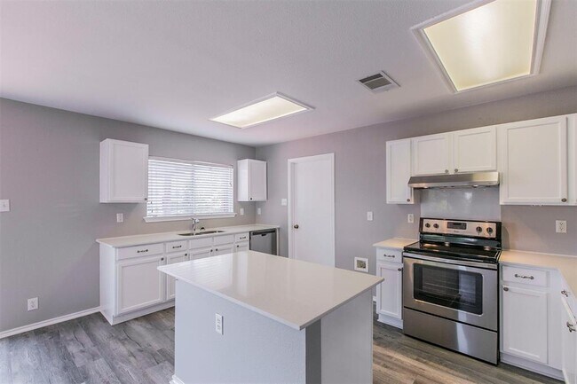 Building Photo - 2645 Andres Way