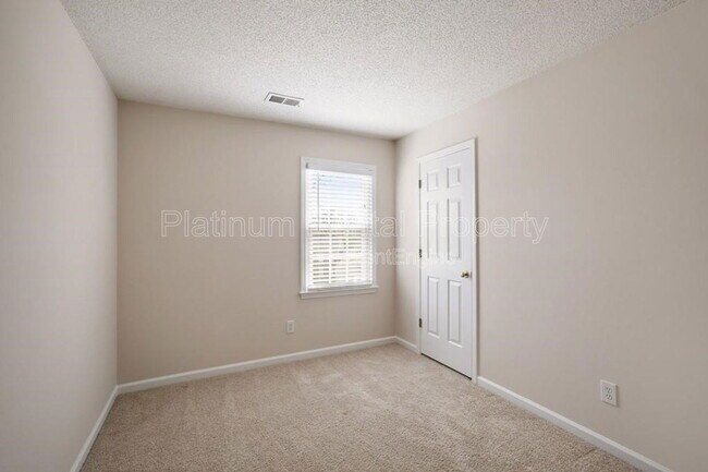 Building Photo - 335 Aolian Ct