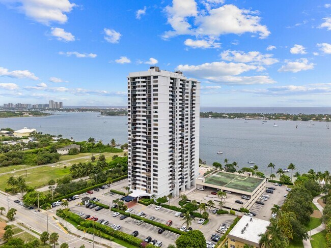 Building Photo - 5600 N Flagler Dr