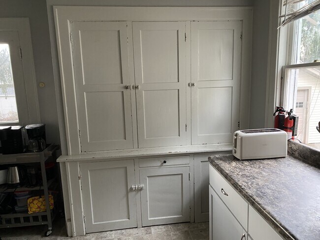 Building Photo - 87 E 15th St