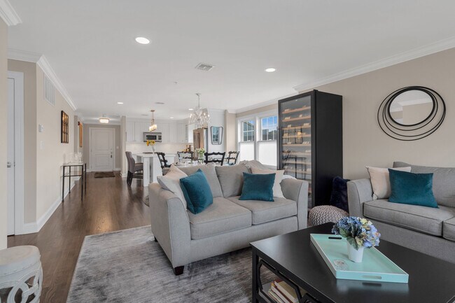 Building Photo - 308 Morris Ave