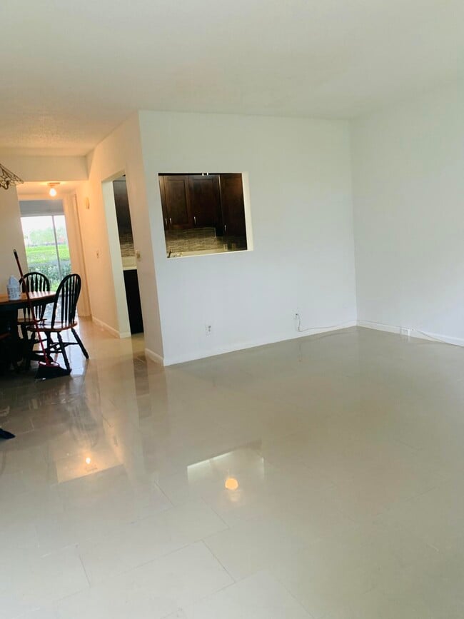 Building Photo - 7 Suffolk A