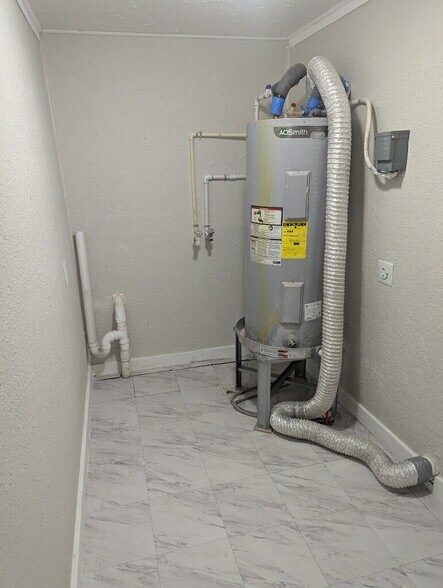 Building Photo - 3703 Martin St