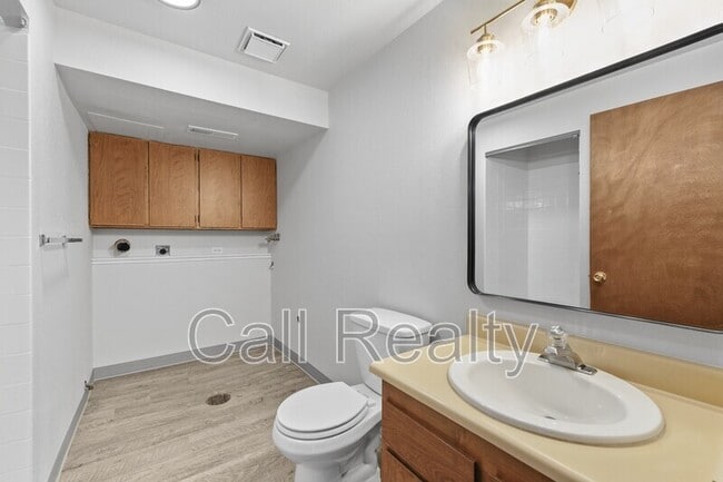 Building Photo - 1306 N Van Marter Rd