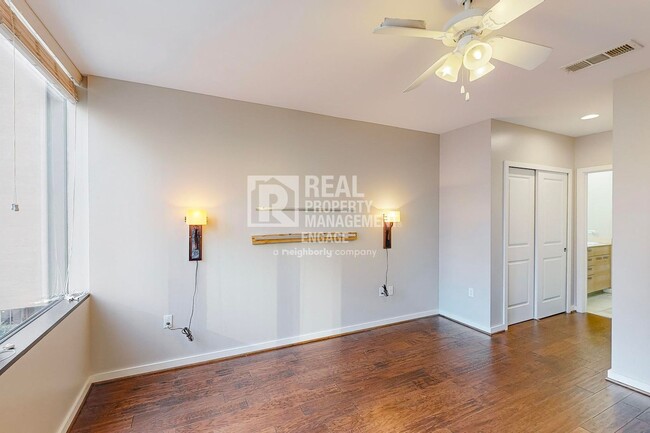 Building Photo - 2 Bedroom Condo Available for Rent in the ...