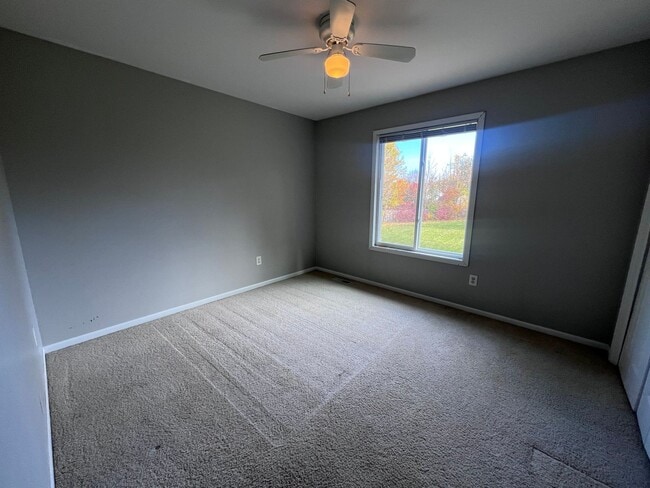 Building Photo - Two Bedroom Duplex in Kentwood!