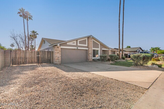 Building Photo - 14034 N 60th St